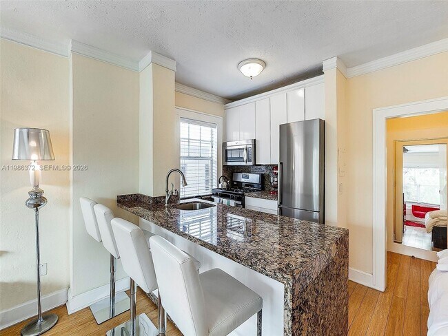 Building Photo - 1611 Michigan Ave