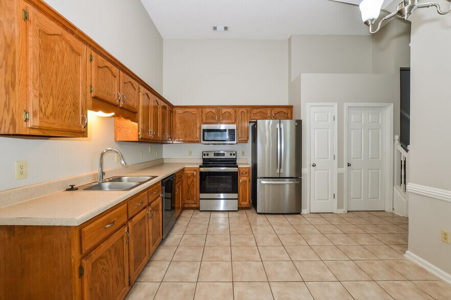Building Photo - 6741 Crystal Dr