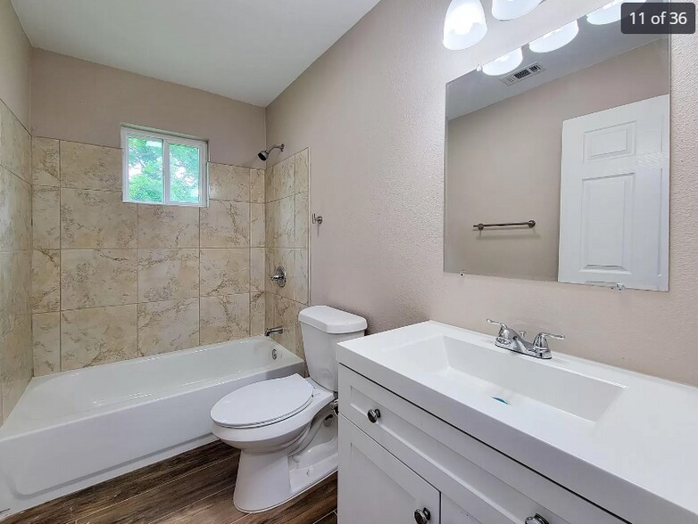 Bathroom - 3824 Lila St
