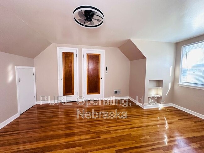 Building Photo - 830 S 54th St