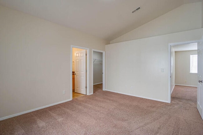 Building Photo - THREE BEDROOM WITH FENCED YARD