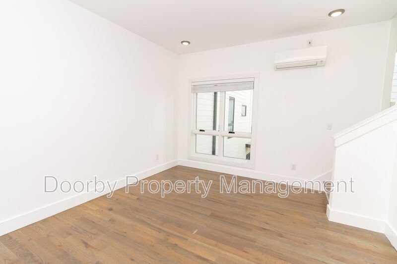 Building Photo - 1522 Adams St