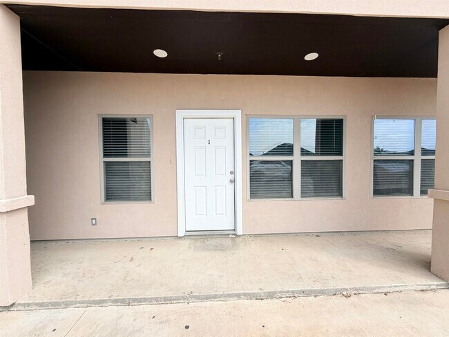 Building Photo - 5601 Cuenca Dr