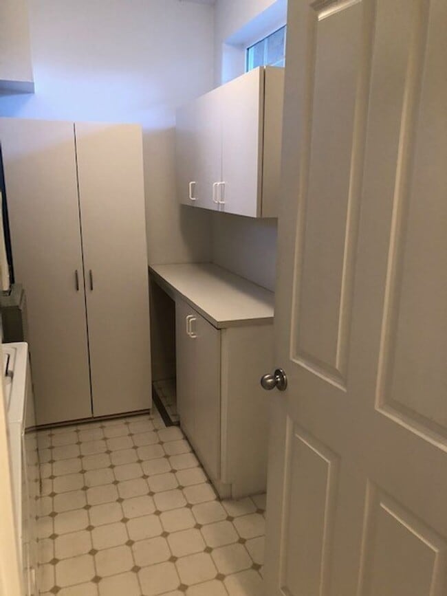 Building Photo - Riverfront Sandpiper Village Condo 2 Bedroom, 2 Baths!!