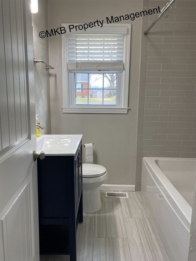 Building Photo - Beautiful Ranch located in Roanoke County