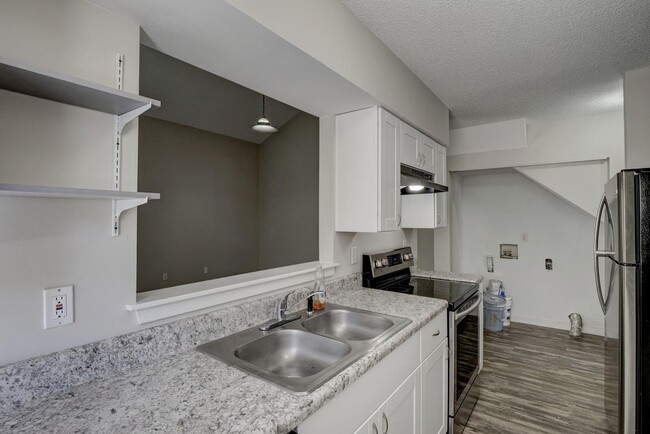 Building Photo - 144 Charter Dr
