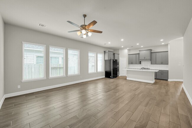 Building Photo - 328 Rise Ln