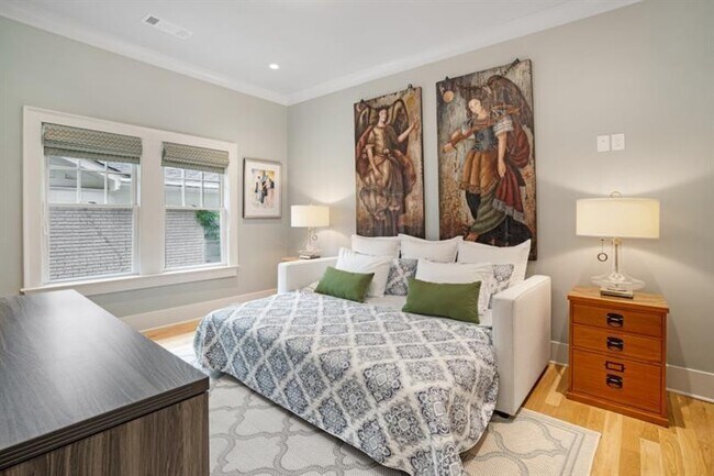 Building Photo - 407 8th St NE