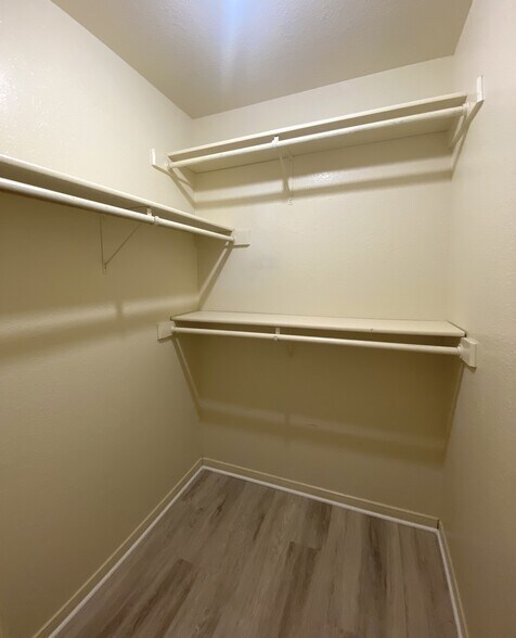 Building Photo - 3402 Cantabrian Dr