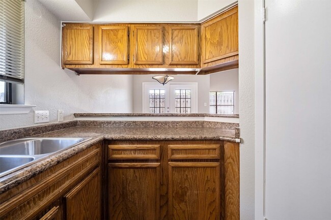 Building Photo - 1108 Peach Tree Cove