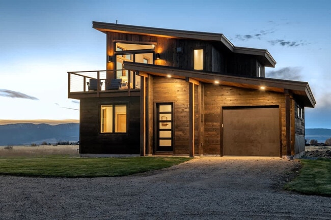 Building Photo - 3402 Alta Vista Dr