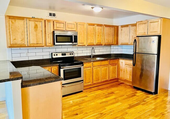 Building Photo - 143 Main St