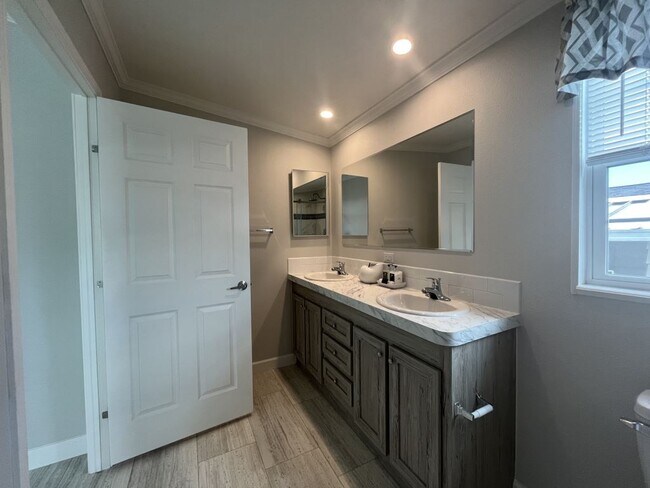 Building Photo - 142 Bimini Cay Cir