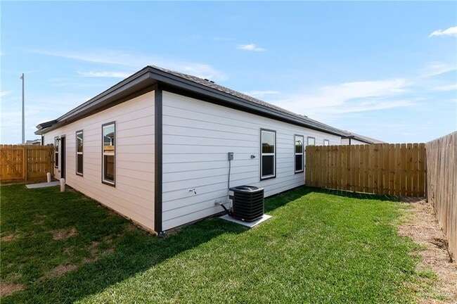 Building Photo - 2328 N Vly Cir