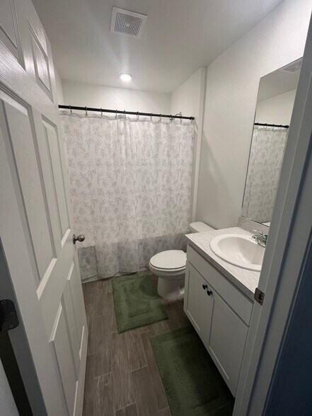 Building Photo - 27 Wood Cedar Dr