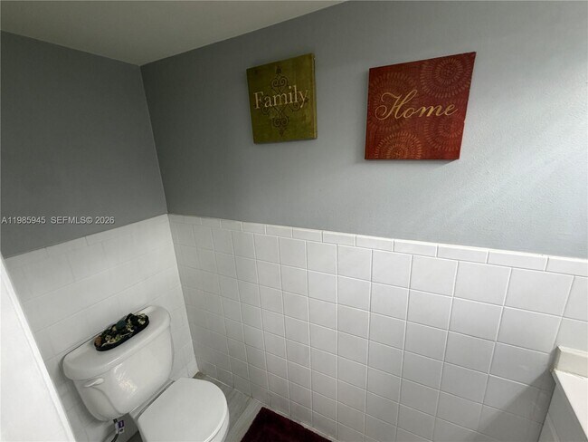 Building Photo - 3962 Inverrary Dr