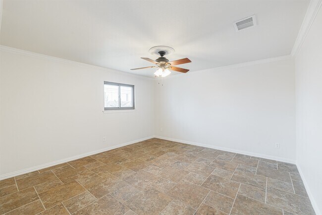 Building Photo - 10055 Larston St