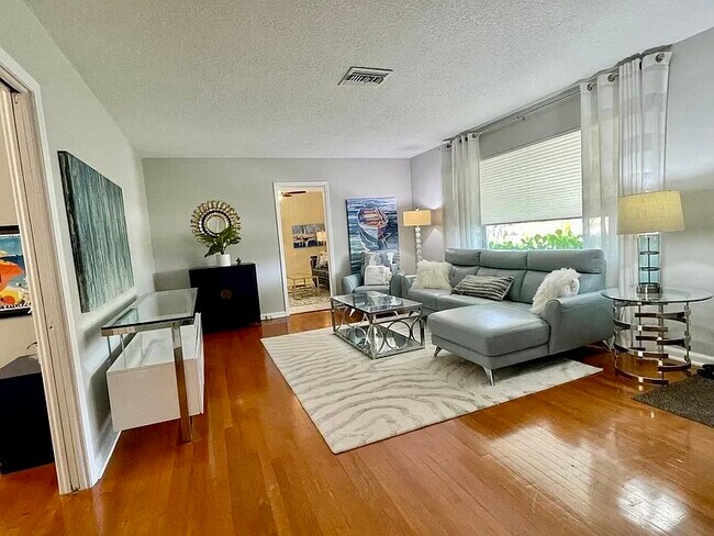 Building Photo - 235 Fordham Dr