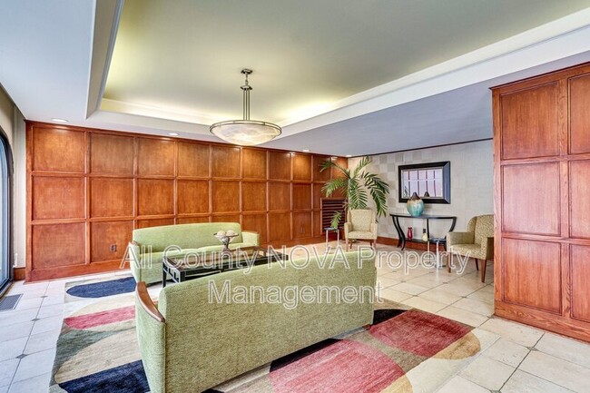 Building Photo - 922 24th St NW