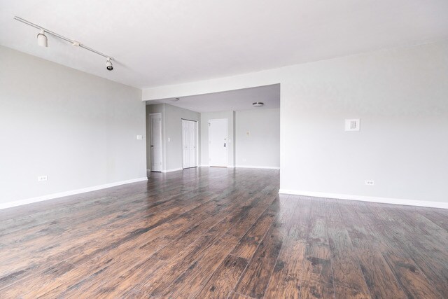 Building Photo - 10377 Dearlove Rd