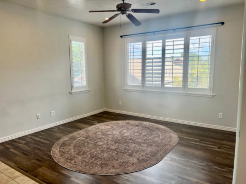 Building Photo - 1562 W 10 S