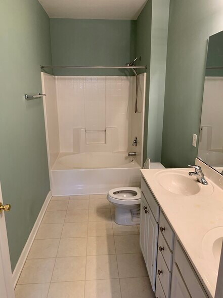 Bath 2 - 5006 Carleton Dr #99