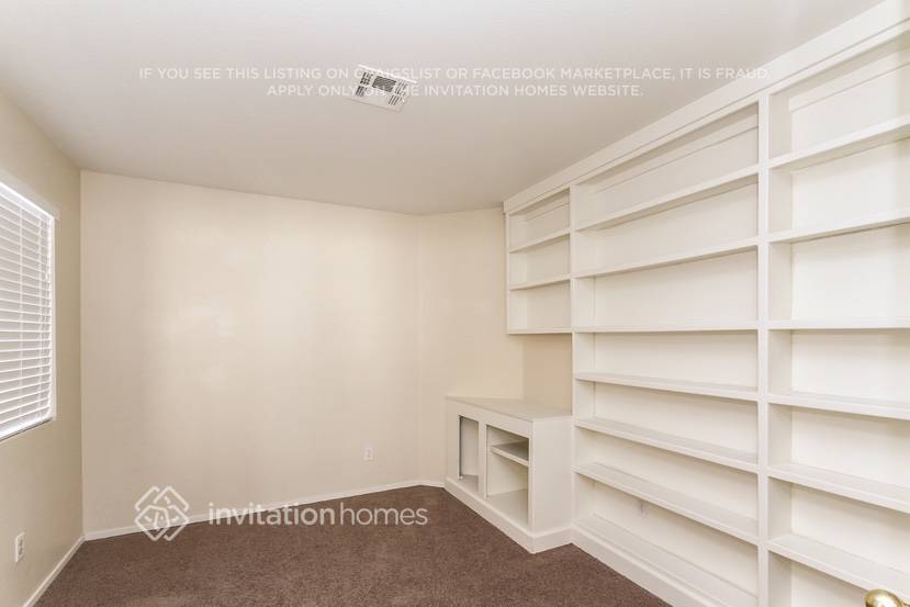 Building Photo - 923 Shadowfax Rd