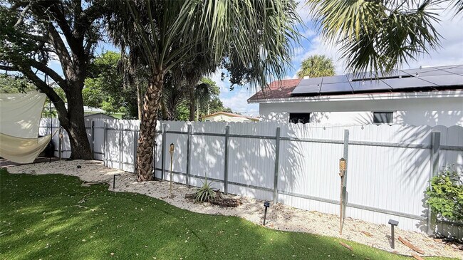 Building Photo - 433 NW 15th Way