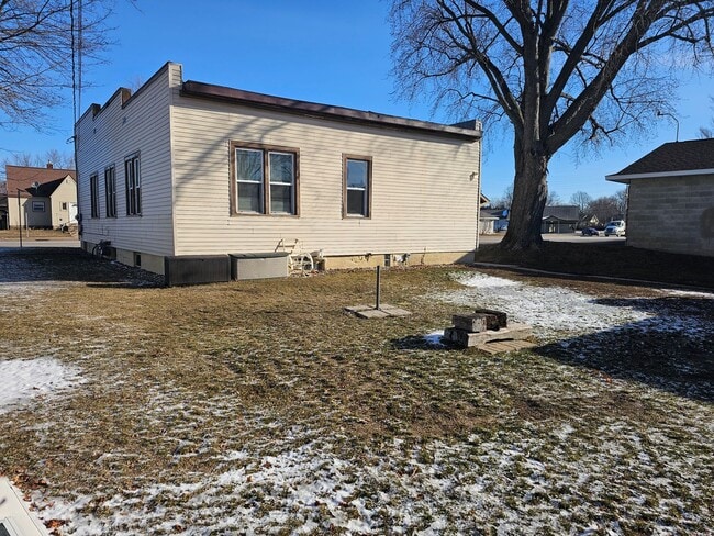 Building Photo - 1821 W Grand Ave
