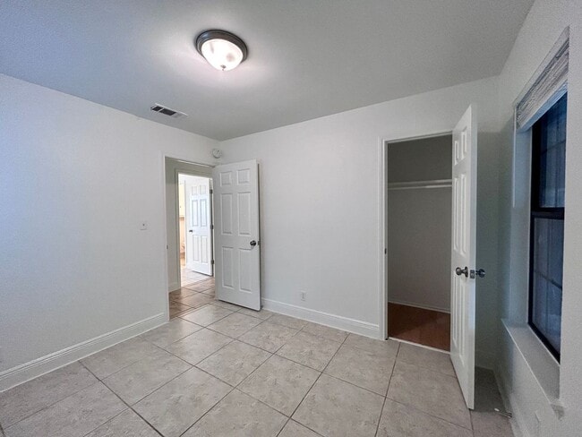Building Photo - 6200 Palm Cir