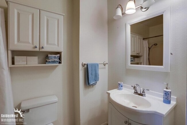 Building Photo - Beautiful 3Bdm 2Ba Home in Oceanside!