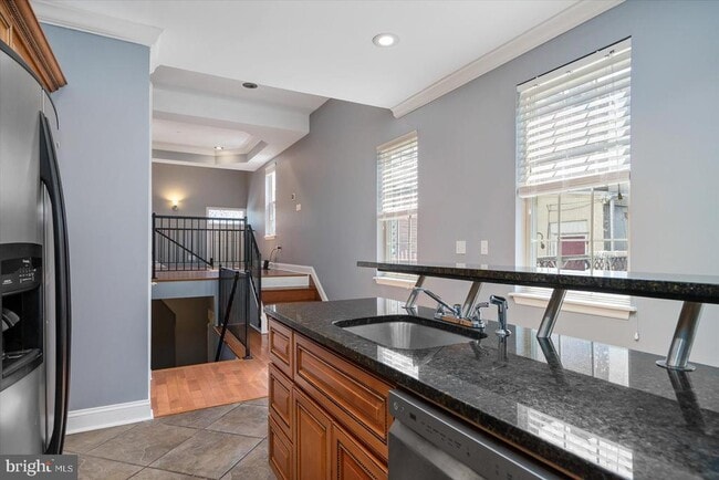 Building Photo - 104 N Patterson Park Ave