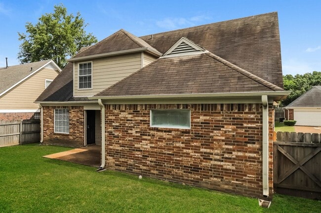 Building Photo - 9762 Misty Pine Dr