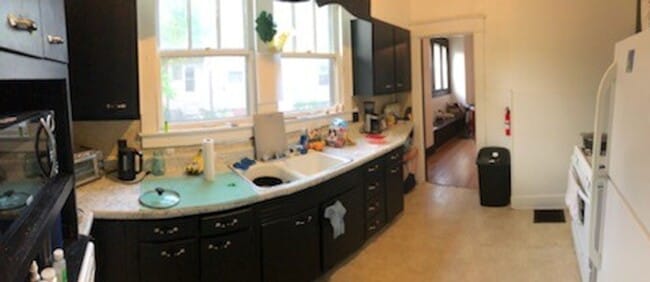 Building Photo - Large 4 Bed/2 Bath House in Quiet Neighbor...
