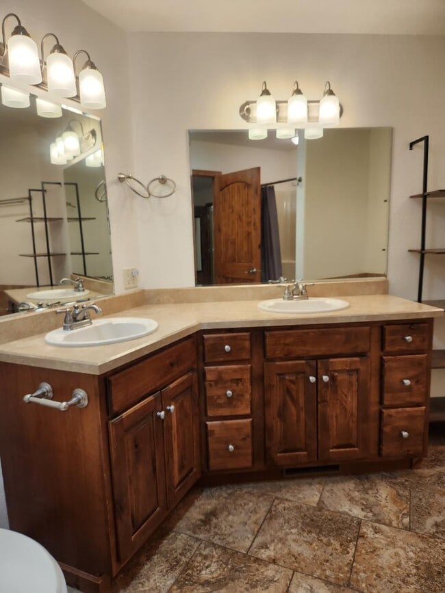 Building Photo - 737 Copperfield Dr