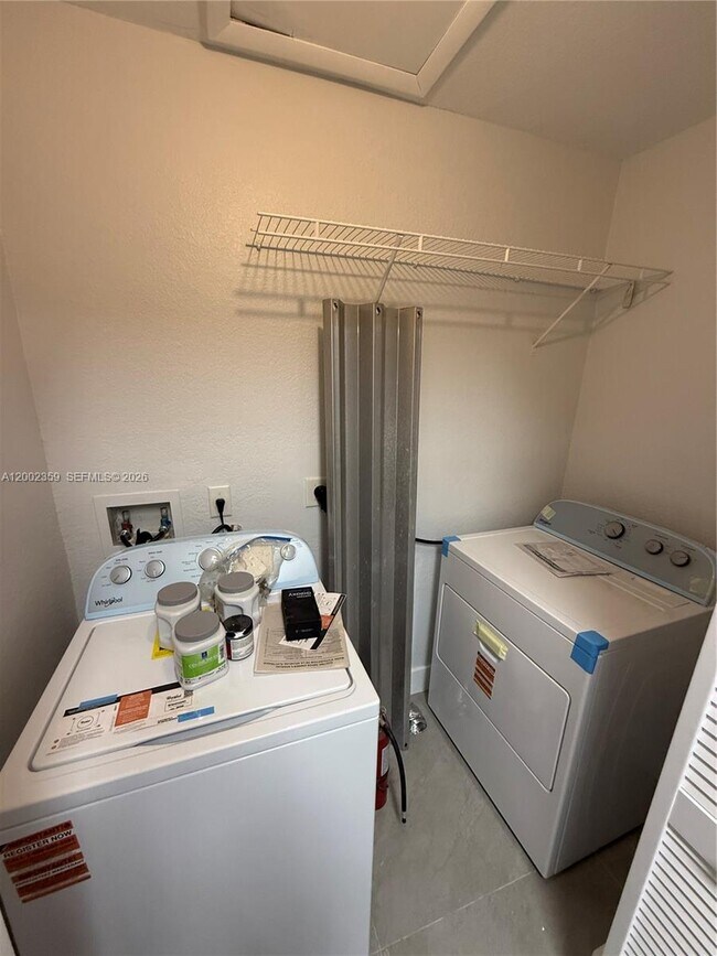 Building Photo - 7608 NW 38th Ct