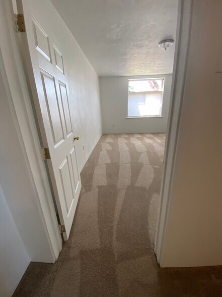 Building Photo - 5819 Bartlett St