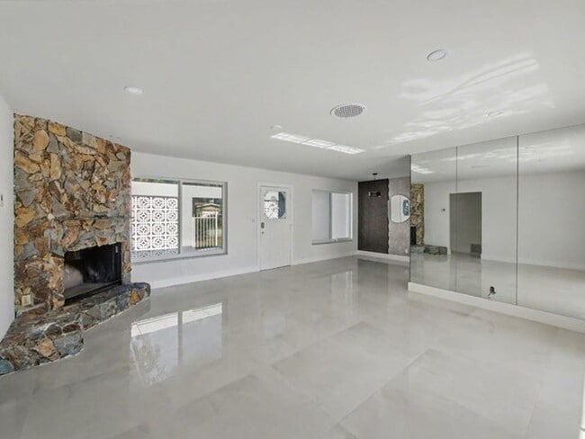 Building Photo - 1940 NW 32nd St