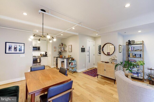 Building Photo - 1514 Newton St NW