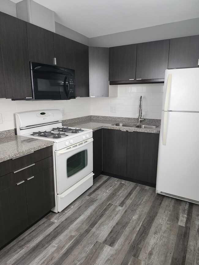 Building Photo - 2219