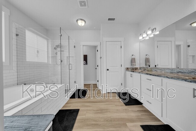 Building Photo - 629 Hayes Dr