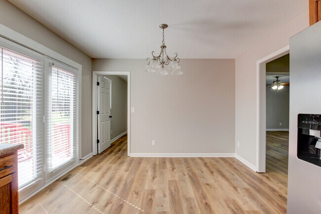 Building Photo - 51 Winding Oaks