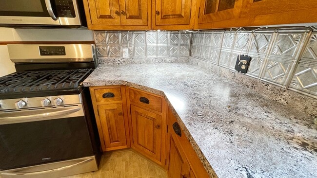 Building Photo - Gorgeous 3BR 1 Bathroom in Leominster