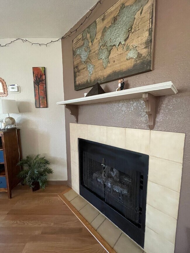 Building Photo - Charming 3 Bed 3 Bath Home - Available Aug...