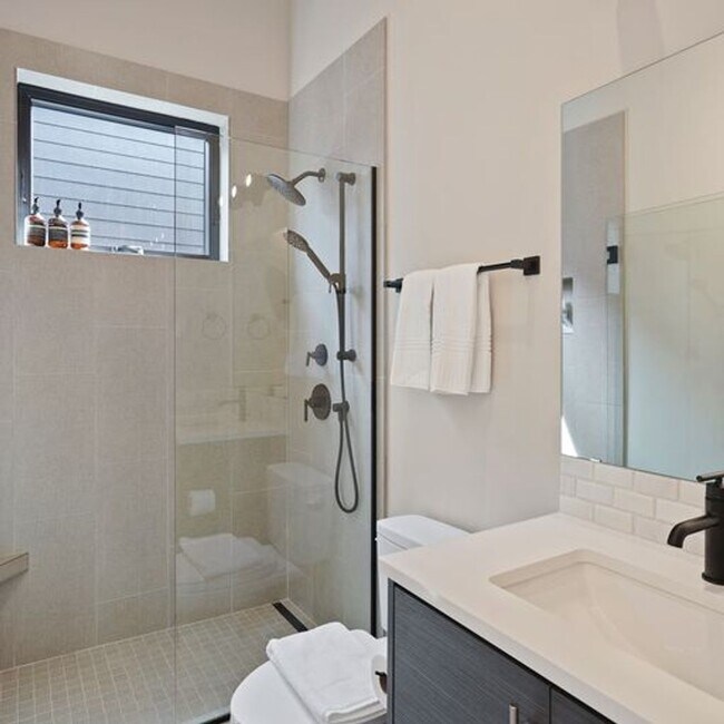 Building Photo - Modern Luxury and Prime Location: Fully Fu...