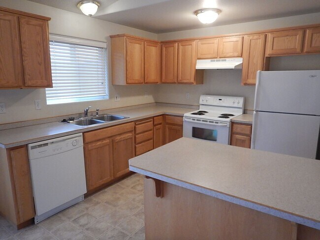 Building Photo - 3 Bedroom, 2 Bathroom North of Prineville - Fenced Back Yard - Available soon!