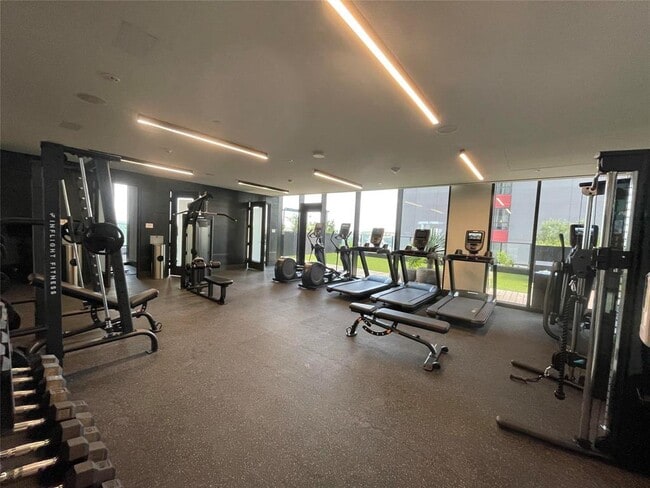 Building Photo - 84 East Ave