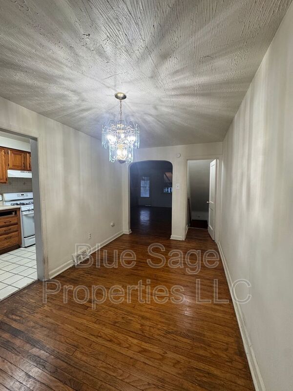 Building Photo - 575 S 4th St