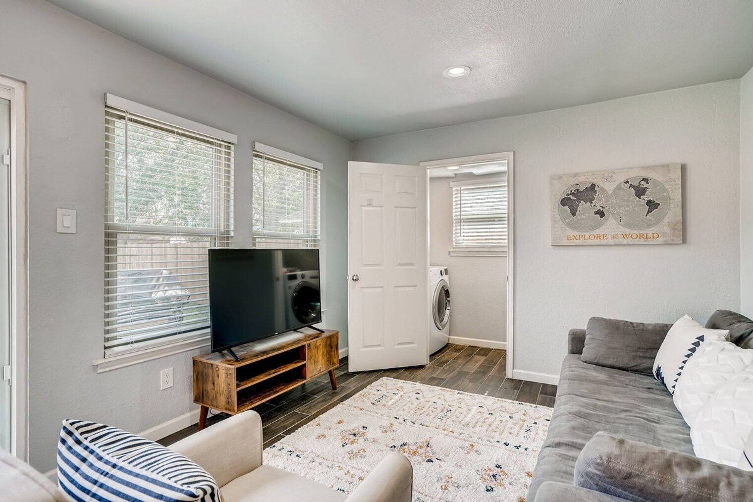 Building Photo - 2201 Rosemary Ln