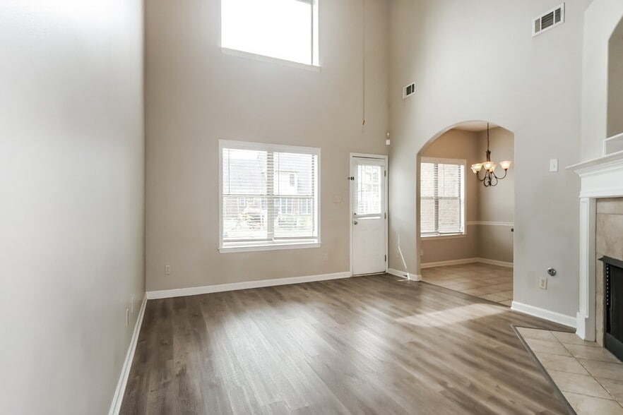 Building Photo - 5061 Thornebrook Cove